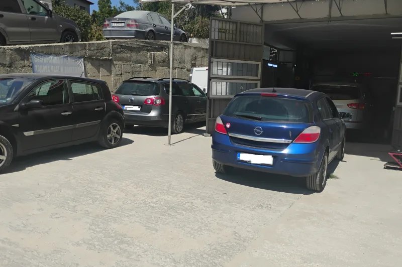 Паркинг пред сервиз H.D.A AUTO